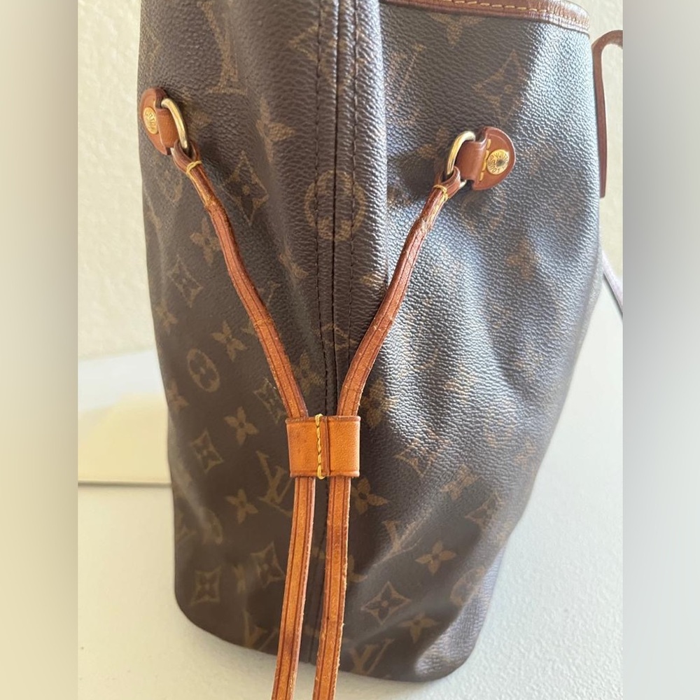 Louis Vuitton Neverfull MM - Picture 11 of 13